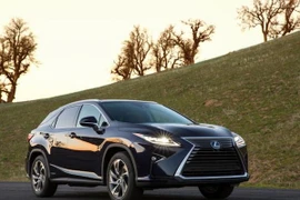 Lexus xác nhận sự xuất hiện của phiên bản RX 7 chỗ