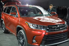 Toyota Highlander 2017 xuất hiện với nhiều nâng cấp mới mẻ