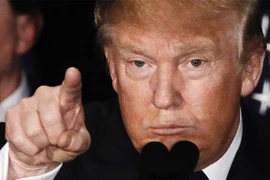 Ông Donald Trump đề nghị giám sát người Hồi giáo, đóng cửa biên giới Mỹ