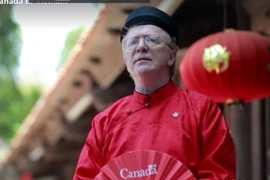 Xúc động nghe bài hát "Người ở đừng về"