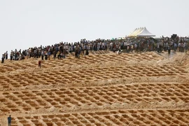 Đau lòng cảnh huyệt mộ nạn nhân san sát sau vụ đánh bom đám cưới Thổ Nhĩ Kỳ