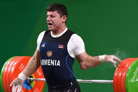 Tai nạn kinh hoàng gãy gập khuỷu tay của VĐV cử tạ tại Olympic Rio