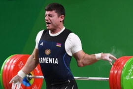 Tai nạn kinh hoàng gãy gập khuỷu tay của VĐV cử tạ tại Olympic Rio