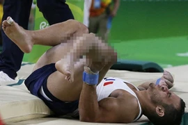 Khoảnh khắc kinh hoàng khi VĐV TDDC Pháp bị gãy gập chân tại Olympic