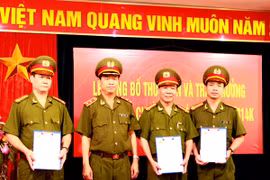 Trao thưởng các đơn vị khám phá chuyên án lừa đảo tại Công ty Khải Thái