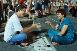 Tiếp tục thí điểm không gian đi bộ quanh hồ Gươm đến tháng 6-2017