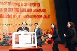 Hà Nội: Cán bộ chủ chốt quyên góp ủng hộ đồng bào miền Trung bị ảnh hưởng lũ lụt