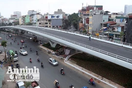 Cận cảnh cầu vượt dầm thép "khủng" Ô Đông Mác- Nguyễn Khoái trước ngày thông xe