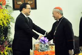 Bí thư Thành ủy Hà Nội Hoàng Trung Hải chúc mừng Giáng sinh Tòa Tổng giám mục Giáo phận Hà Nội