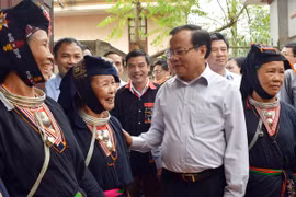 Hỗ trợ nông dân, giảm nghèo bền vững