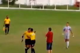 Sốc: Thay vì rút thẻ, trọng tài rút... súng ngay trên sân