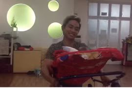 Phan Hiển "dạy" con trai 3 tháng tuổi...nhảy Dance-sport!