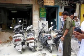 Mâu thuẫn trong kinh doanh, người phụ nữ đổ xăng đốt 4 xe máy?