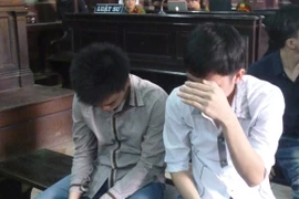 Hai thanh niên thay nhau hãm hiếp bé gái 16 tuổi