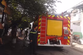 Chủ đi vắng, căn nhà khóa cửa bổng phát cháy 