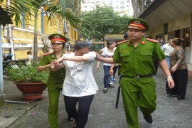 Đâm chồng trọng thương vì bị đòi ký đơn ly hôn