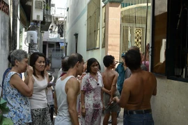 Cháy trong đêm, hàng chục sinh viên nháo nhào leo lan can thoát thân