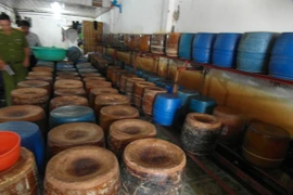 Phát hiện cơ sở sản xuất giá bằng hóa chất và đỗ xanh Trung Quốc