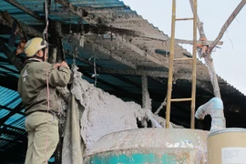 Ghê rợn: Một bảo vệ bị xay nhuyễn trong lò xay bột giấy