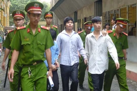 Không tiền, "nổi hứng" rủ nhau...cướp xe người đi đường