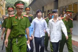 Không tiền, "nổi hứng" rủ nhau...cướp xe người đi đường