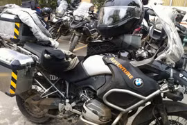 Đoàn mô tô caravan Thái Lan bị chặn, xử lý vì vi phạm an toàn giao thông