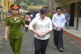 Vợ chồng cùng nhiễm "H", rủ nhau buôn ma túy