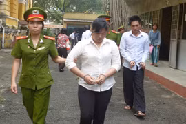 Vợ chồng cùng nhiễm "H", rủ nhau buôn ma túy