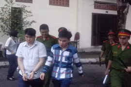  Hai gã choai nhiều lần “yêu” bồ nhí 