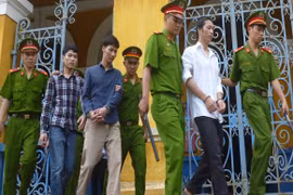 Thất nghiệp rủ nhau đi giết xe ôm, cướp tài sản