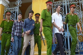 Thất nghiệp rủ nhau đi giết xe ôm, cướp tài sản