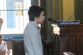 Mua sẵn thuốc ngừa thai rồi dụ bé 13 tuổi làm "chuyện người lớn"