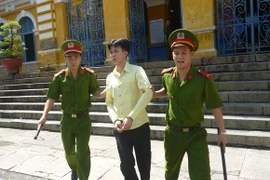 Đâm chết người vì bị chặn đầu xe khi đang chở người yêu mang thai