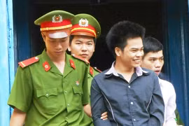 Kẻ sát nhân cười điên dại khi nhận án tử hình