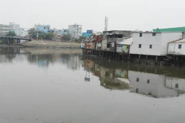 Đang chích ma túy, bị phát hiện con nghiện nhảy kênh chết đuối