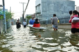 Hãi hùng cuộc sống của dân trong biển nước 