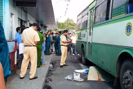 Trượt chân ngã, giảng viên người Nhật bị xe buýt cán tử vong