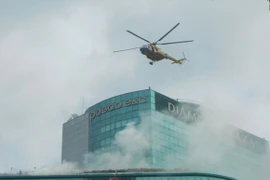 Diễn tập: Trực thăng tham gia chữa cháy tại Diamond Plaza