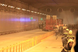 Giả định: Ứng cứu đường hầm sông Sài Gòn chìm trong khói, lửa