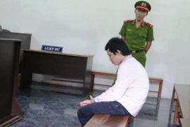 Nghe lời bạn mách, thiếu niên mượn dao đi đâm người