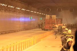 Giả định: Ứng cứu đường hầm sông Sài Gòn chìm trong khói, lửa