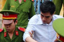 "Yêu" con riêng của người tình đến mang thai