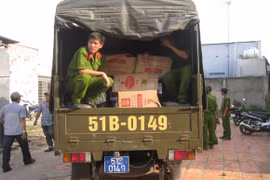 Nổ súng trấn áp, bắt điểm tập kết thuốc lá lậu lớn