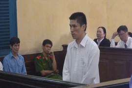 Nghiện “hàng đá” ghen tuông tạt xăng đốt chết vợ