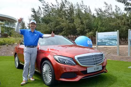 Trúng cùng lúc... 3 xe hơi, 1 căn hộ sau cú đánh golf thần kỳ