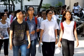 Rút quy định cấm học sinh bình luận dung tục trên mạng