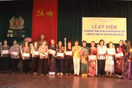 Gặp mặt CLB nữ Công an Hưu trí – Cụm Bệnh viện 19-8