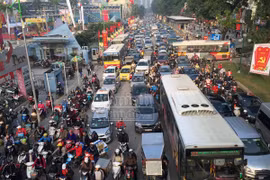 Hà Nội cận Tết: Mọi nẻo đường đều tắc kẹt 
