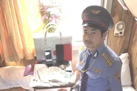 Nhân viên đường sắt trả lại tài sản giá trị lớn khách nước ngoài bỏ quên