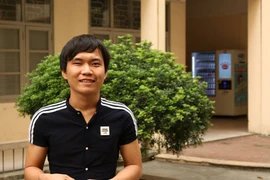 Hành trình đi tới "ánh sáng" của chàng sinh viên khiếm thị